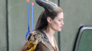 Angelina Jolie hace volar a Maléfica en el rodaje de Maleficent