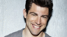Max Greenfield está dispuesto a hacer un desnudo integral si protagoniza Cincuenta sombras de Grey