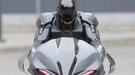 El nuevo RoboCop se sube a la moto en un vídeo desde el rodaje