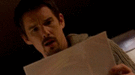 Ethan Hawke investiga unos misteriosos vídeos en un clip exclusivo de Sinister
