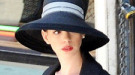 Christian Bale y Anne Hathaway visten formales en El Caballero Oscuro: La leyenda renace