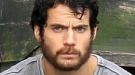 Henry Cavill muestra un look distinto en el set de Superman: Man of Steel