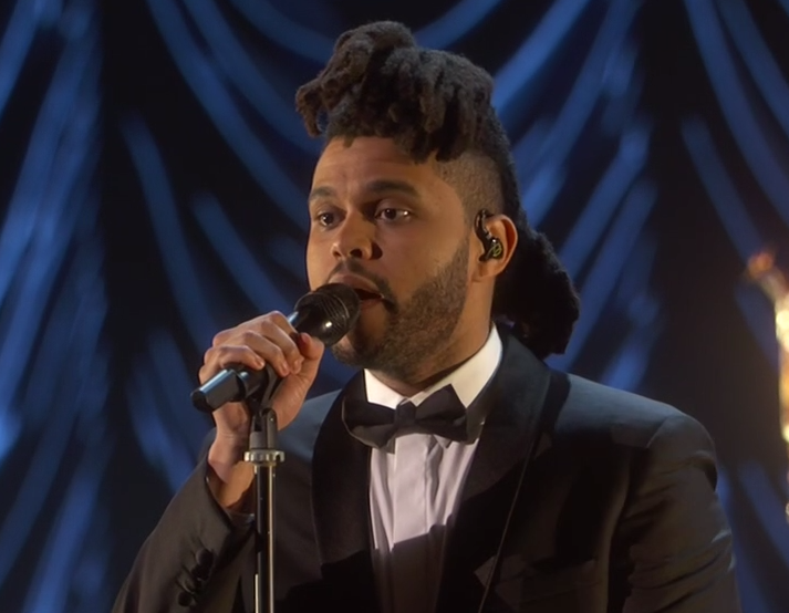 The Weeknd actuando en los Oscars 2016