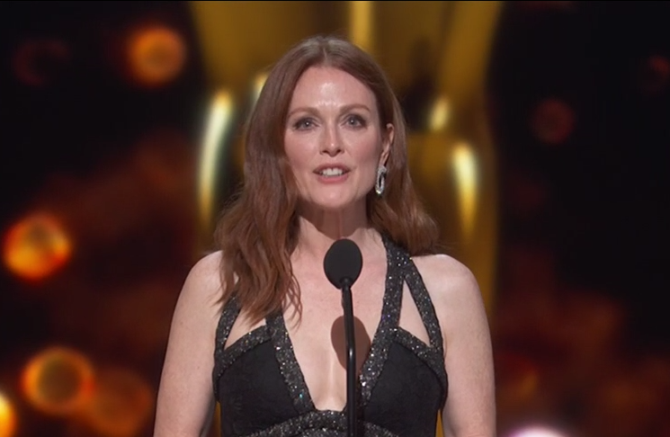 Julianne Moore presenta el premio a Mejor Actor