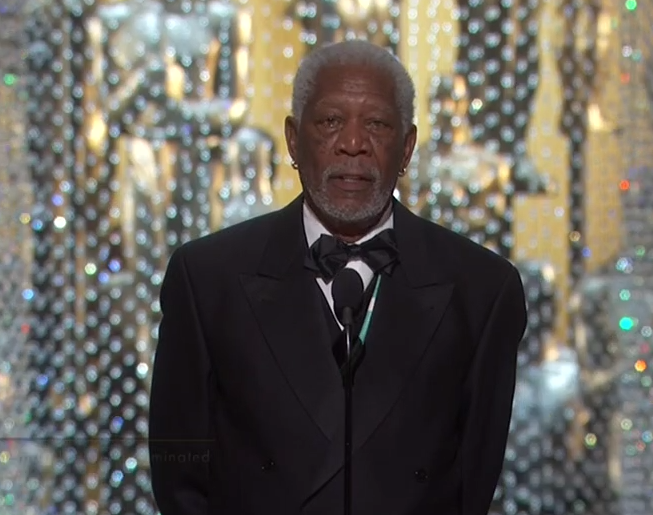 Morgan Freeman presenta el Oscar a Mejor Película