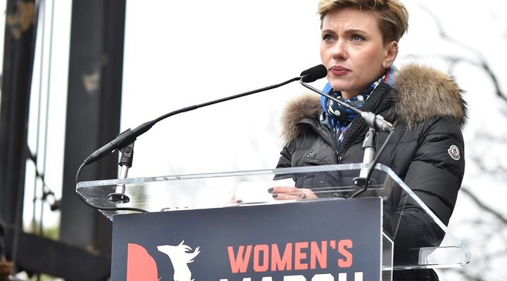  Scarlett Johansson durante su discurso en la Marcha de las mujeres