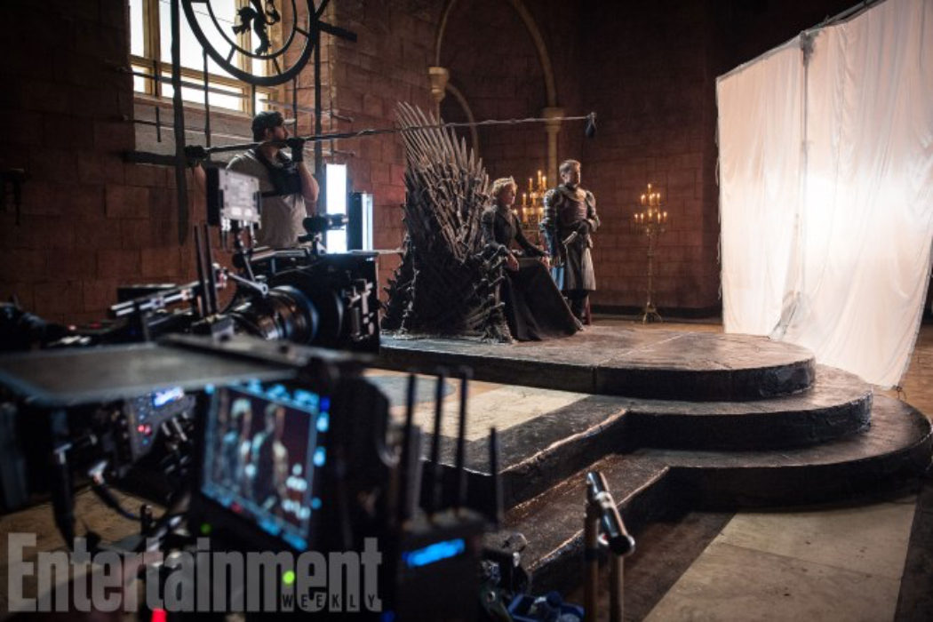 Cersei y Jamie en el trono tras las cámaras