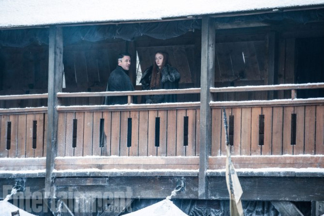Sansa y Meñique planeando algo