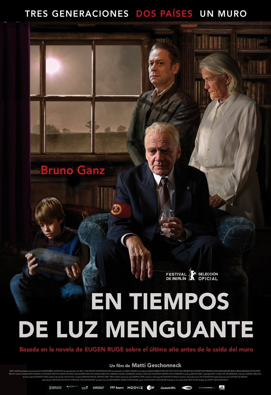 Cartel de En tiempos de luz menguante - España