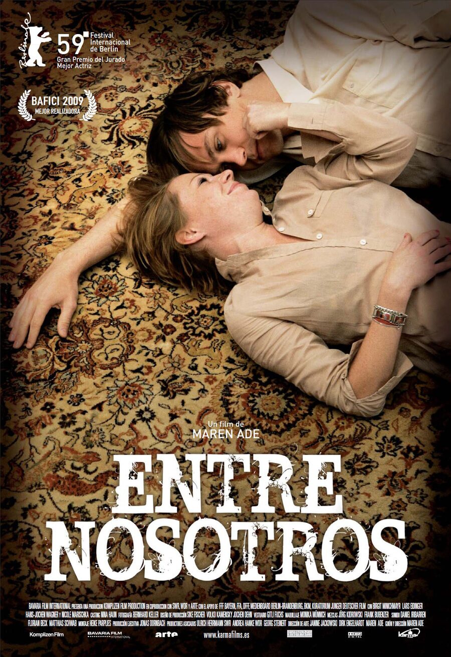 Cartel de Entre nosotros - España