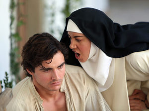 En pecado (The Little Hours)