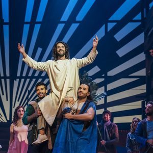 33 El Musical