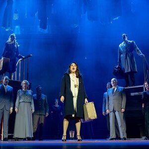 El tiempo entre costuras: El musical