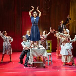 El tiempo entre costuras: El musical