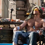 Bradley Cooper con el torso desnudo en una escena de 'El equipo A'