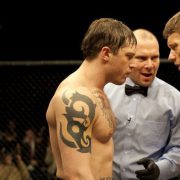 Tom Hardy y Joel Edgerton con el torso desnudo en una escena de 'Warrior'