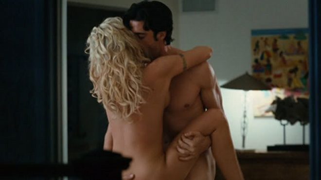 Gilles Marini en una escena de sexual de la adaptación de  'Sexo en Nueva York'