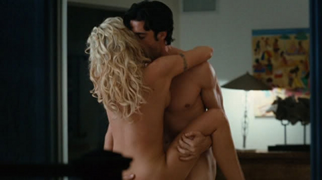 Gilles Marini en una escena de sexual de la adaptación de  'Sexo en Nueva York'