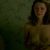 Mischa Barton con el pecho desnudo en una escena de 'Cerrando el círculo'