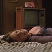 Jennifer Aniston muestra el sujetador en una escena de 'Sin control'