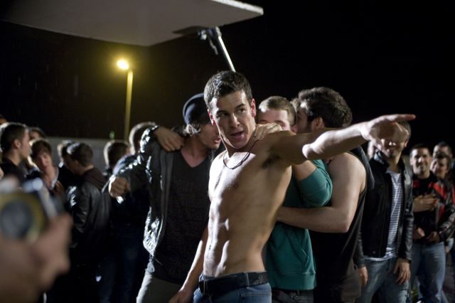 Mario Casas con el torso desnudo en 'A tres metros sobre el cielo'