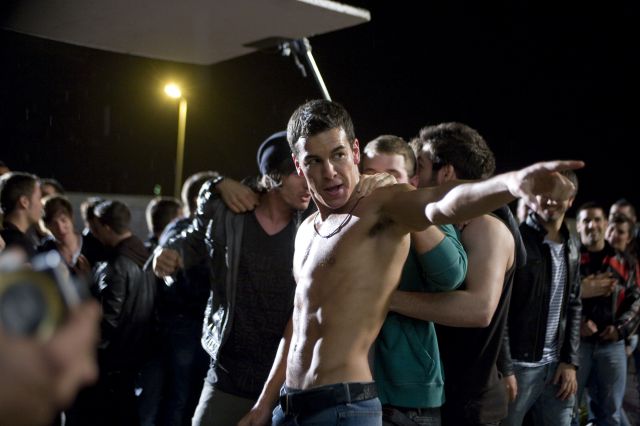 Mario Casas con el torso desnudo en 'A tres metros sobre el cielo'
