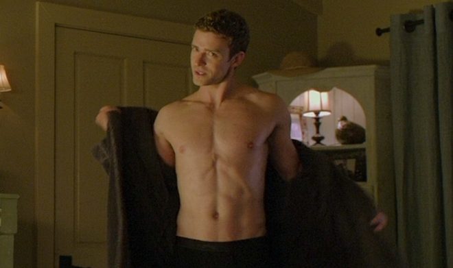 Justin Timberlake con el torso desnudo en una escena de 'Con derecho a roce'