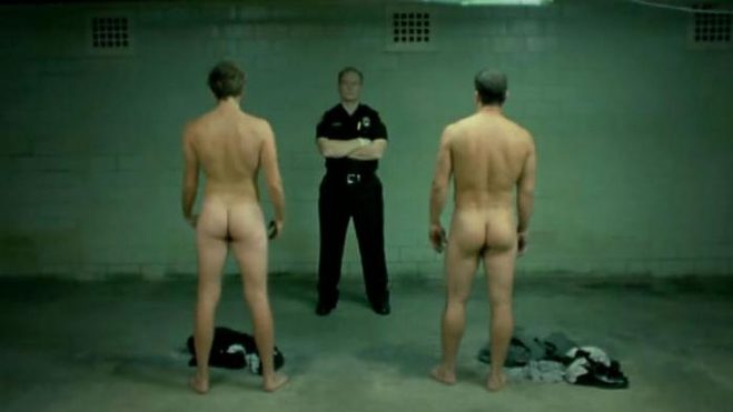 Bradley Cooper desnudo en una escena de 'Bending all the rules'