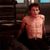 Anton Yelchin con el torso desnudo en una escena de 'Noche de miedo'