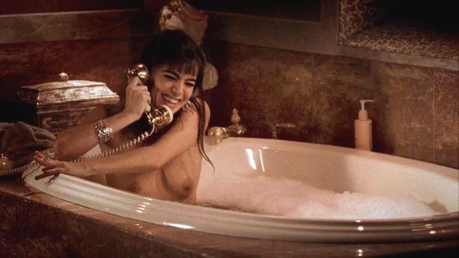 Sienna Miller desnuda en la bañera en una escena de 'Factory Girl'