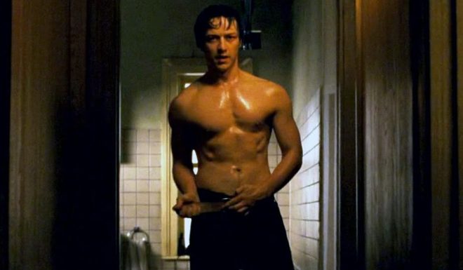 James McAvoy con el torso desnudo en una escena de 'Wanted'