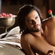 Orlando Bloom con el torso desnudo en una escena de 'El reino de los cielos'
