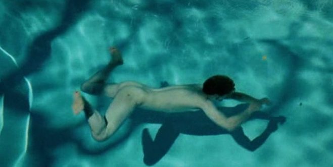 James Franco nada desnudo en una escena de 'Mi nombre es Harvey Milk'