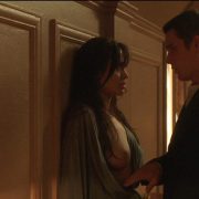Angelina Jolie muestra el pecho desnudo en una escena de 'Vidas ajenas'