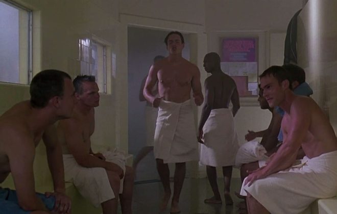 Chris Klein con el torso desnudo en una escena de 'American Pie'