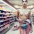 Irene Bagach con el pecho desnudo en una escena de 'Cashback'