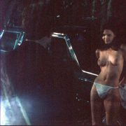 Katie Holmes desnuda en una escena de 'Premonición' junto a Greg Kinnear