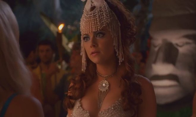 Emma Stone en sujetador en una escena de 'Una conejita en el campus'