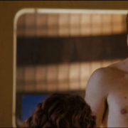 Chris Pine sin camiseta en una escena de 'Star Trek'