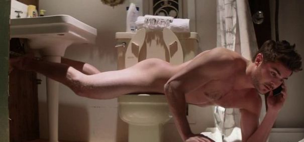 Zac Efron desnudo en una escena de 'That Awkward Moment'
