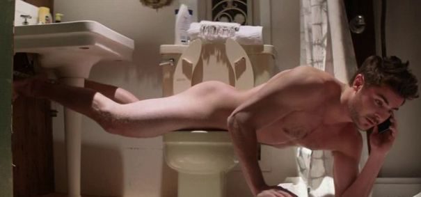 Zac Efron desnudo en una escena de 'That Awkward Moment'