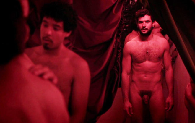 Antonio Velázquez desnudo integral en el largometraje 'Cuatro Lunas'