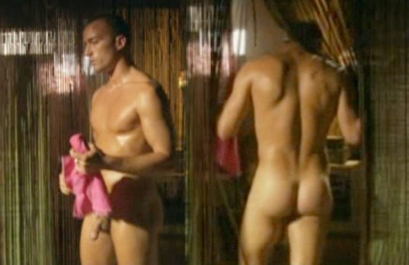 Pablo Puyol desnudo integral en '20 centímetros'