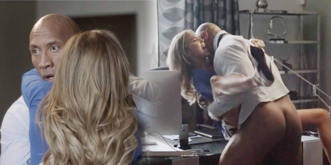 Dwayne Johnson desnudo mostrando su culo mientras practica sexo en 'Ballers'