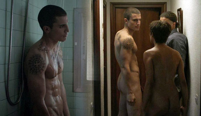 Álex González completamente desnudo muestra su pene en 'Alacrán enamorado'
