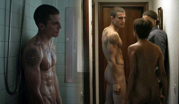 Álex González completamente desnudo muestra su pene en 'Alacrán enamorado'