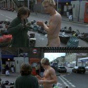 Daniel Craig desnudo en la calle en 'Some Voices'