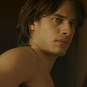 Gael García Bernal totalmente desnudo muestra el culo en 'La mala educación'