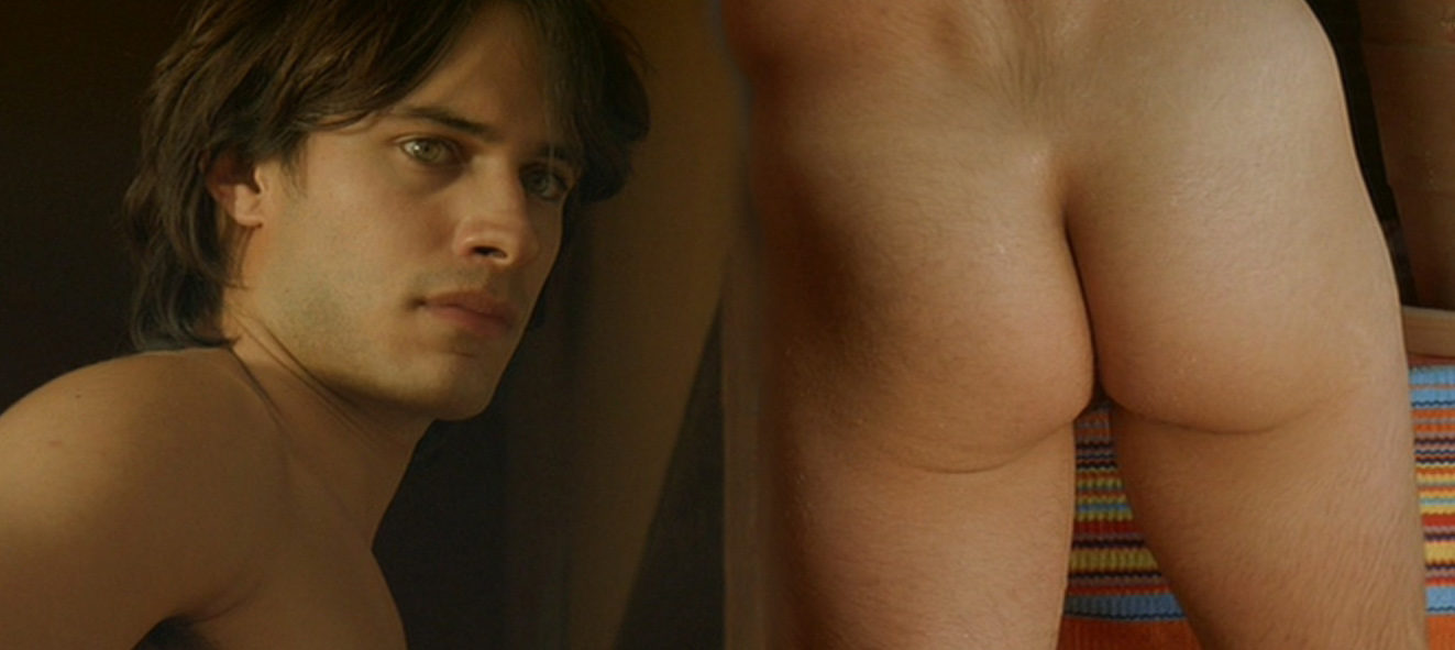 Gael García Bernal totalmente desnudo muestra el culo en 'La mala educación'