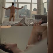 Josh Stamberg desnudo integral enseñando su pene en 'The Affair'